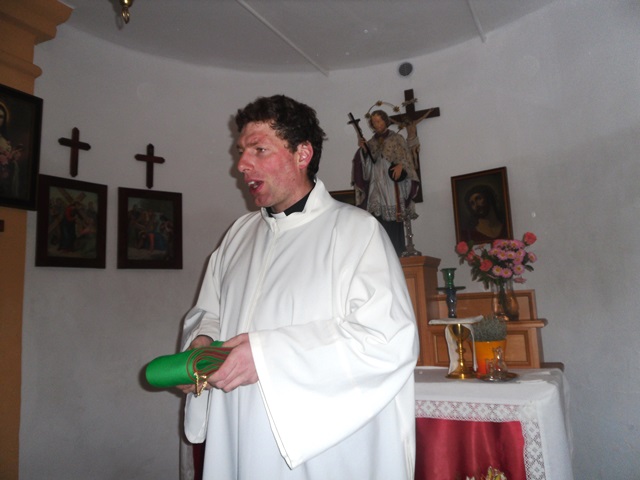 Bělá č.1   25.9.2013   Mše a svěcení oltáře  p.Tomšíček